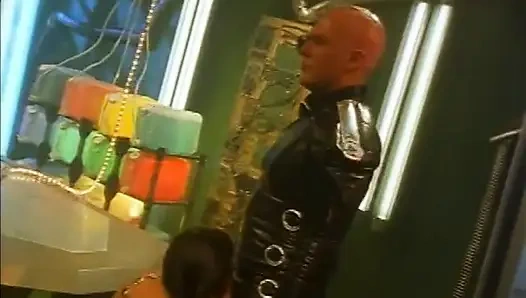 Pelacur erotis ngentot pria gila di atas meja dan telan sperma