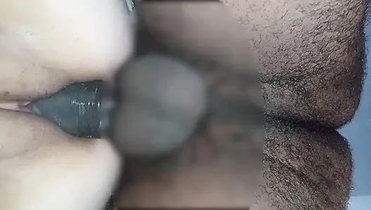 Секс с нимфоманкой-женой на большом черном члене в любительском видео