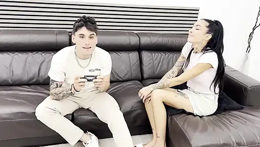 İtaatkar MILF Vajinasının Yok Edilmesini İstiyor - Silvia Preslar