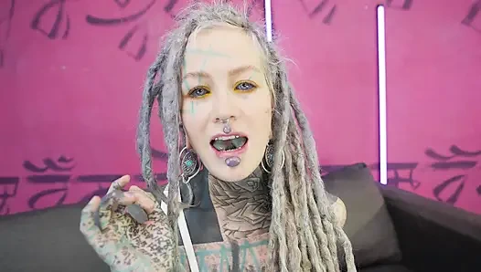 Экстремальное двойное проникновение и массивный сквирт в тройничке с глубокой глоткой