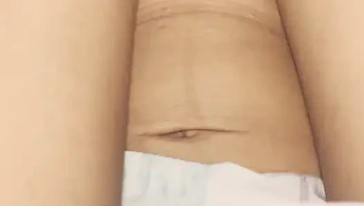 Младшая сводная сестра всегда флиртует