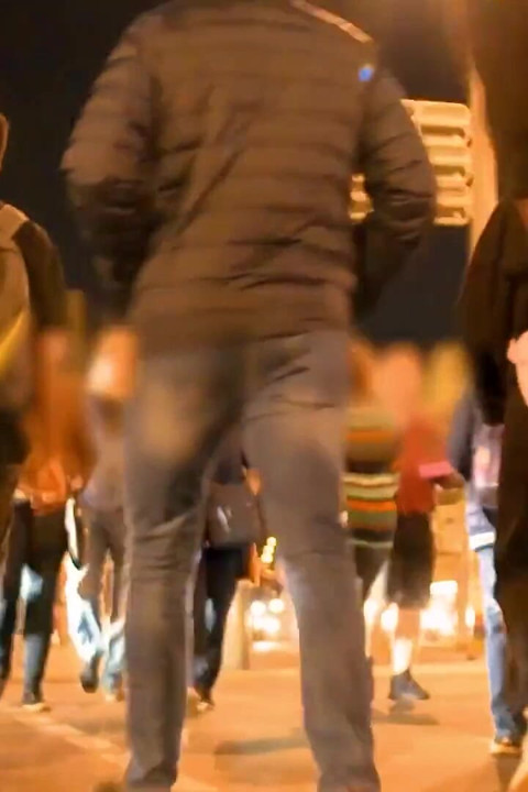 מיה בלו החזה מראה לו את כישורי הקלקול של הזין שלה