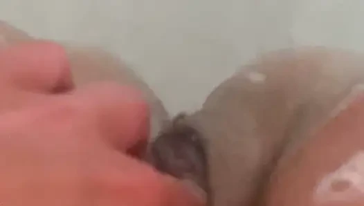 Massiere meine muschi in der badewanne