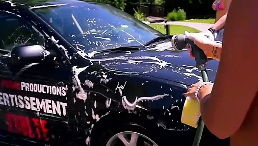 Gadis remaja nakal ini dientot habis-habisan di tempat cuci mobil!