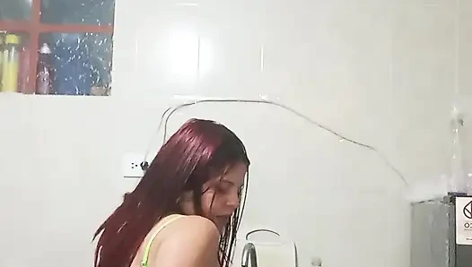Нам готовить или трахаться?