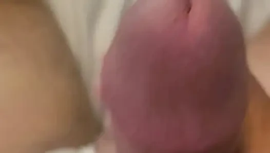 Yeni saten beyaz külotuma boşalıyorum.