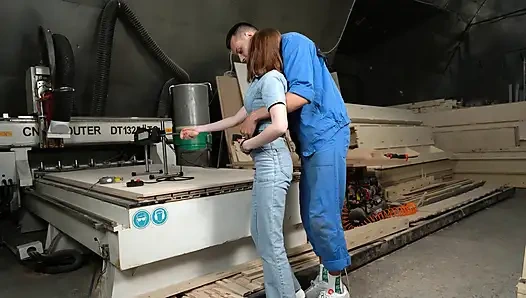 Kenikmatan pabrik: dobel penetasi pakai fuckmachine