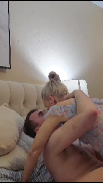 Real Amateur Cheating Mormon Wife Nextdoor Creampie with Stranger