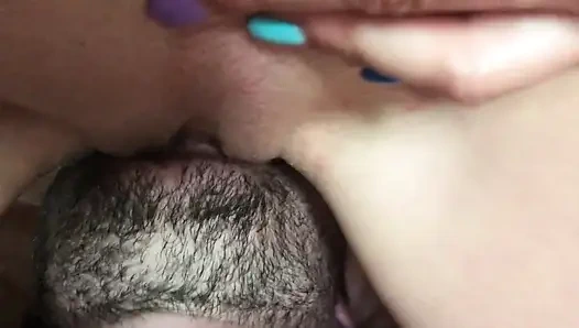 Gadis ini dudukin muka pov Cewek sange ini lagi asik orgasme - close up