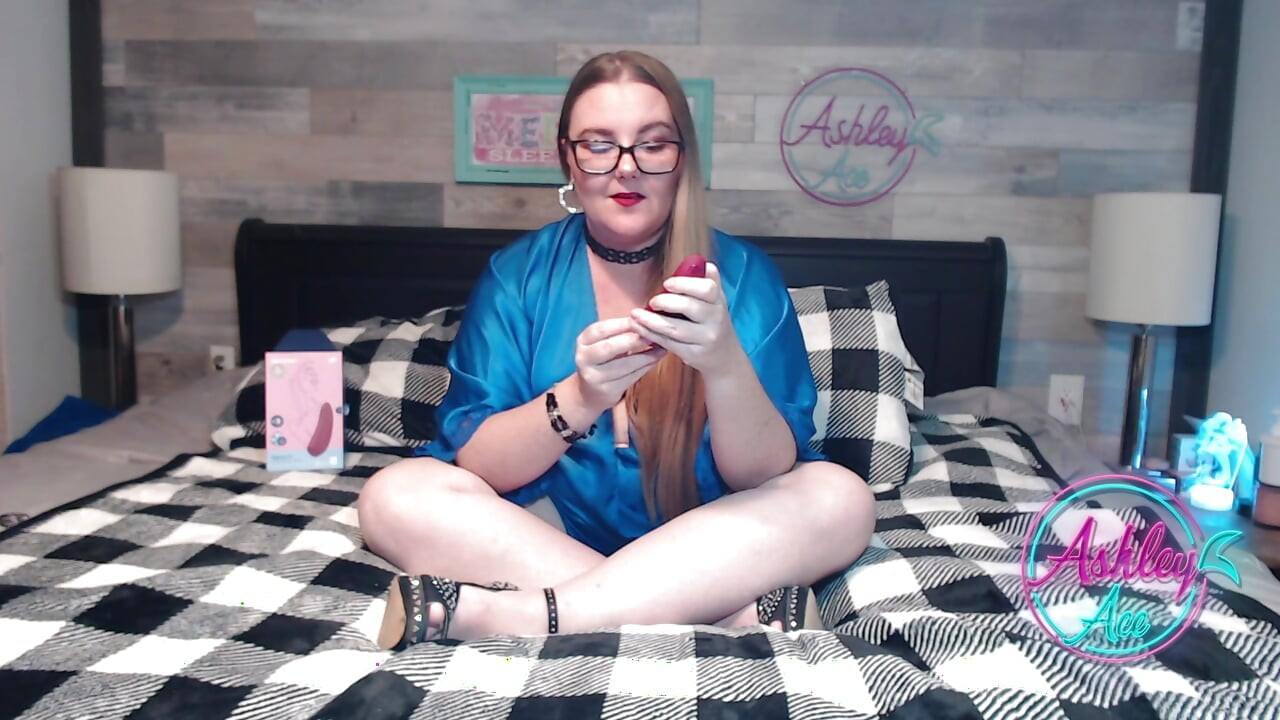 مراجعة آشلي ايس - متعرج مرضي 1