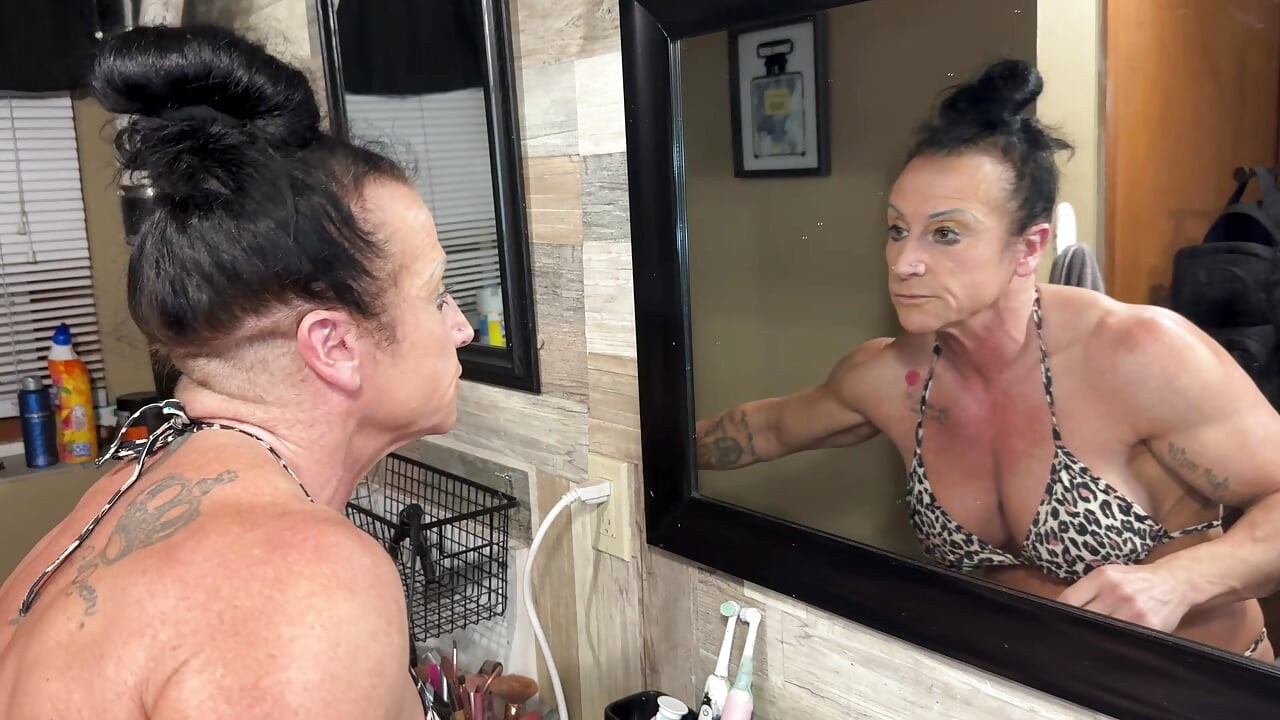 Sneezing Through Makeupkandy Is Allergic to Glam