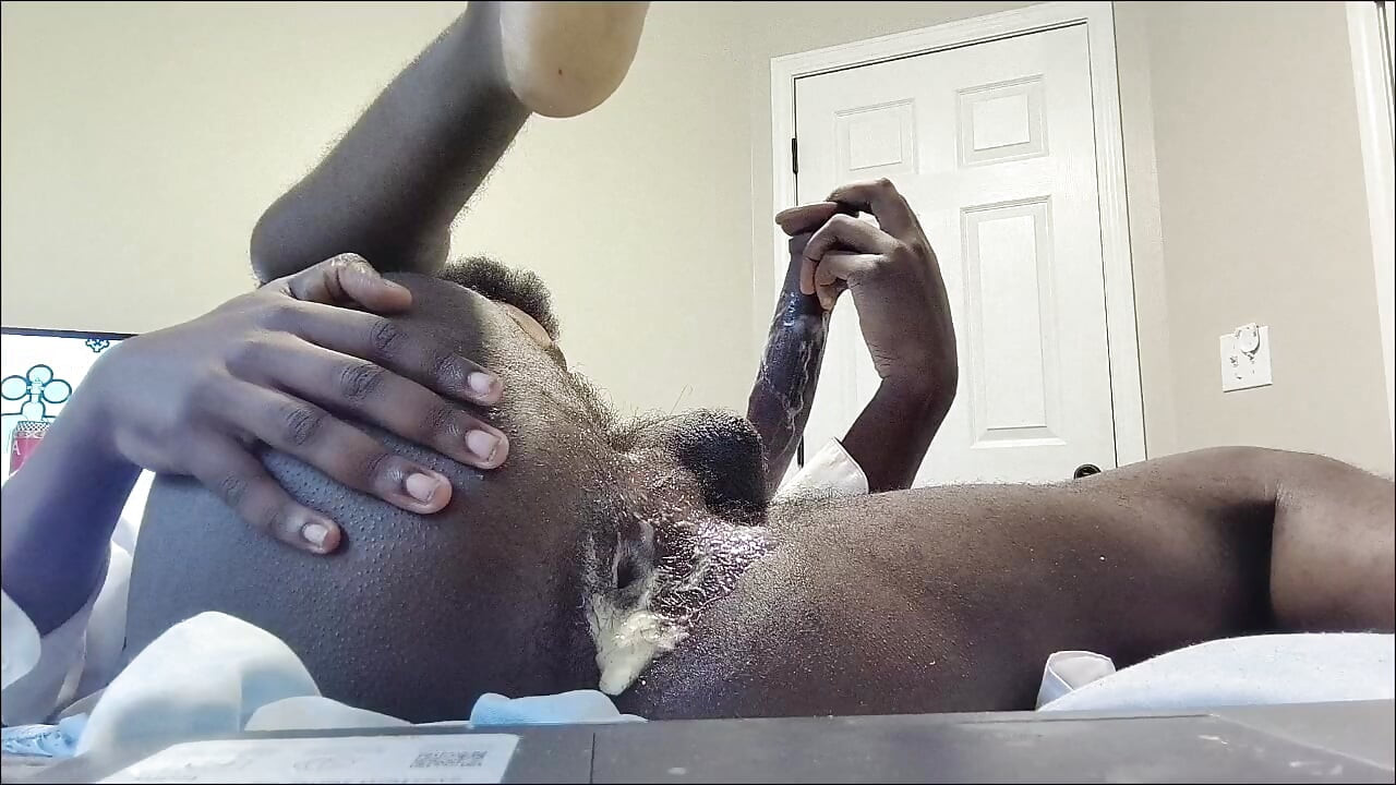 Femboy To Addicted bbc dildo creams em papai-e-mamãe