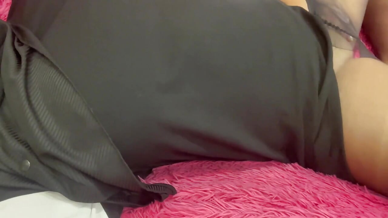 Moroccan MILF in Sheer Pantyhose Gets Wet Orgasm