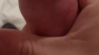 Juergen Funke travaille sa bite à la main (masturbation)