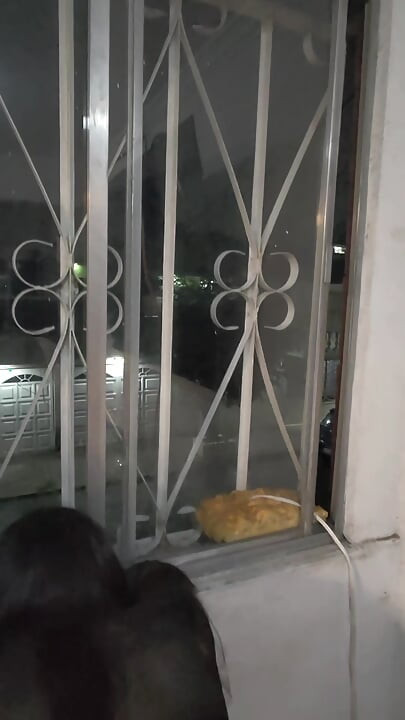 हम दोस्त के घर रुके और रीवा और मैं लिविंग रूम में चुदाई करते रहे
