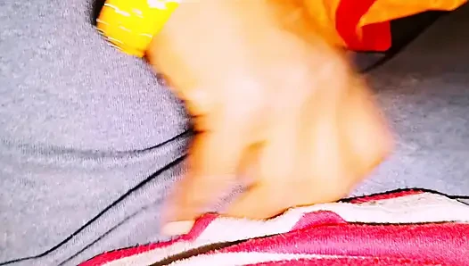 Hintli araba seksi. Hintli üvey anne kovboy kız arabada üvey oğlunun büyük yarağını sikiyor. Telugu Dirty Talks