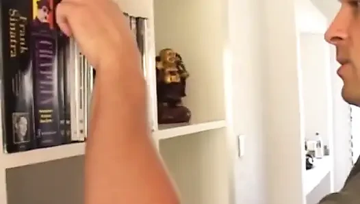 Si cewek mungil bridgette monroe lagi asik ngentot di lantai