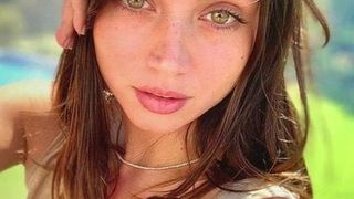 Cum Tribute ana de armas