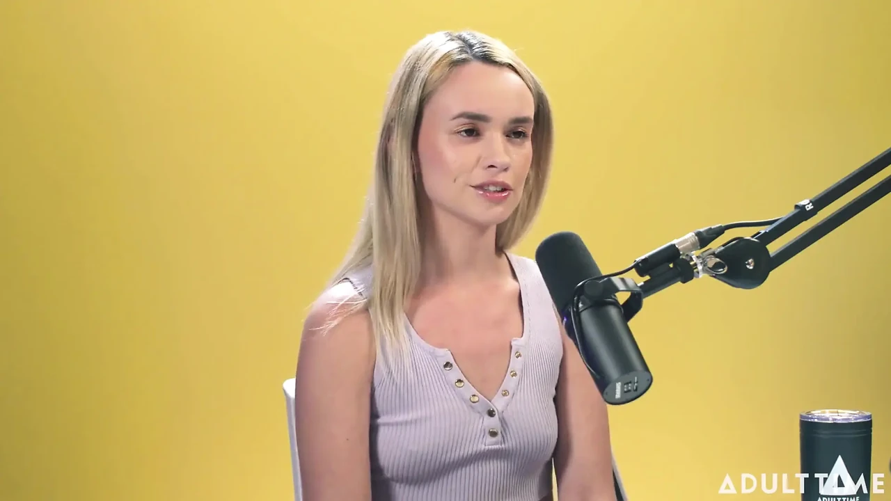 Khloe Kingsley Squirting on Camera & Red Flags | the Adult Time Podcast