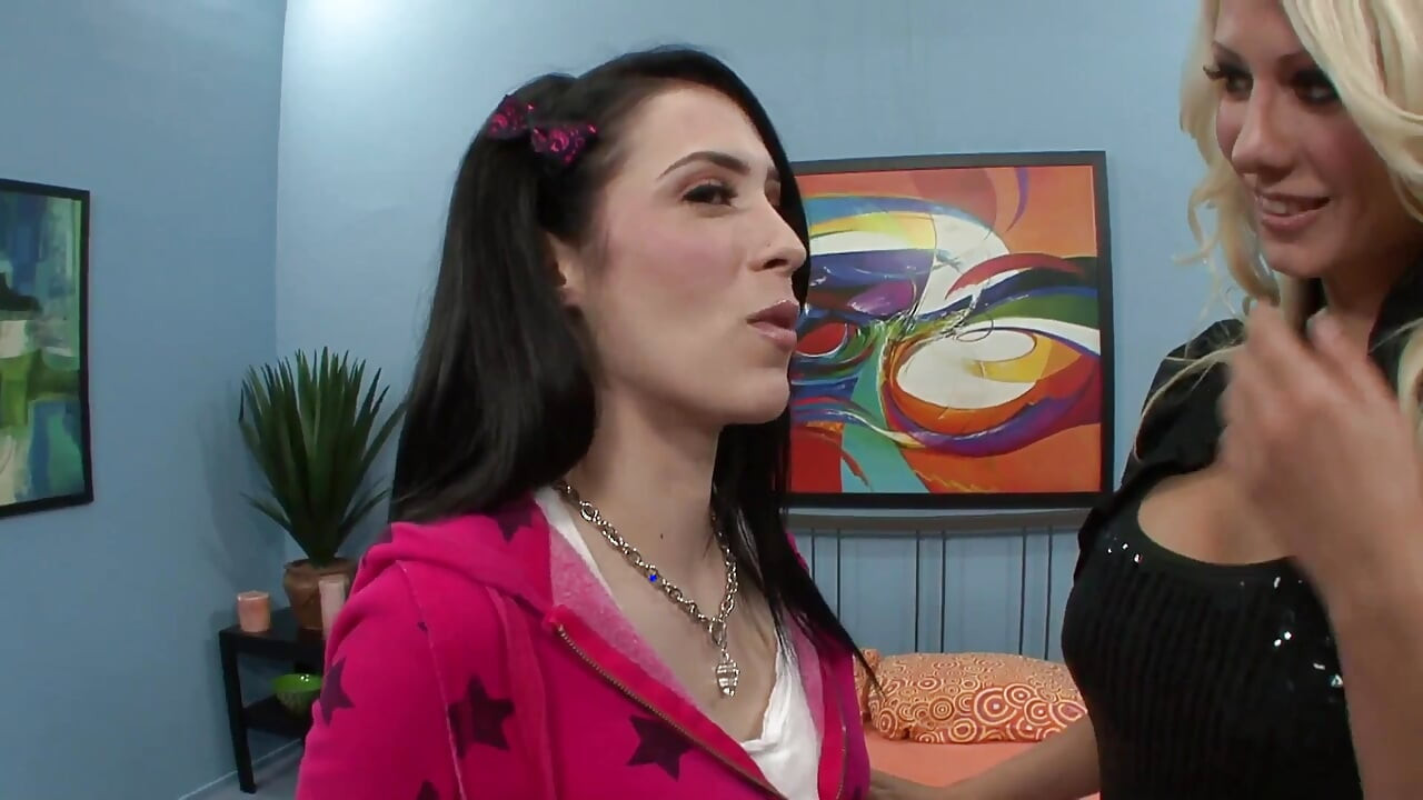 Sapphic sex with Aiden Ashley and Jazzy Berlin are MILFs