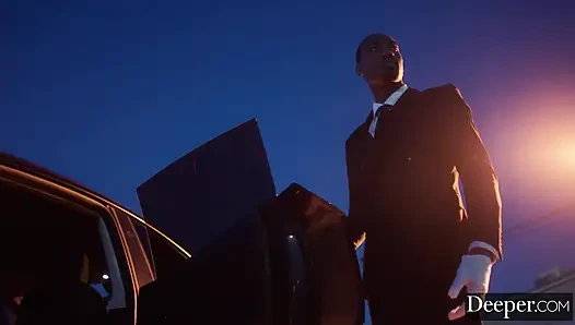 Глубже. Голодная до большого черного члена маленькая шайба требует, чтобы ее жестко трахнули в грубой игре с силой