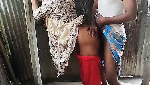Video seks hot pacar muda yang hot di luar ruangan