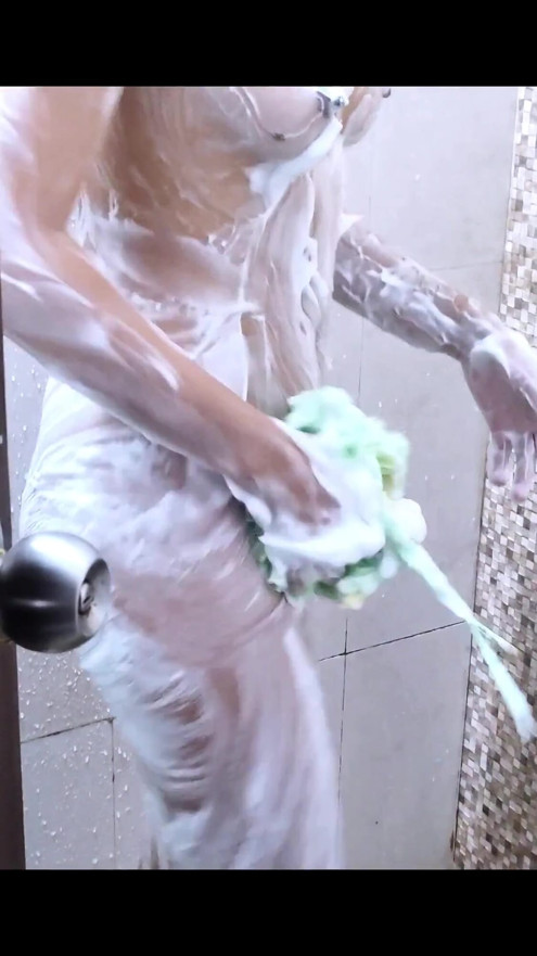 Indian Big ass desi girl taking shower (bath)  and pussy fingiring | Clip 1