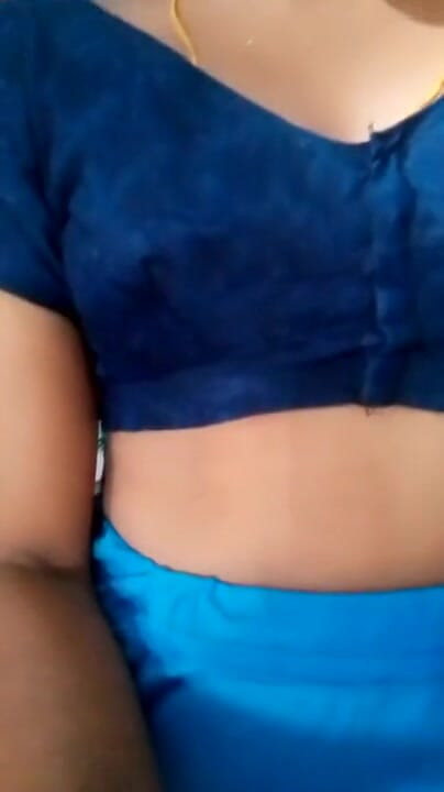 Momento emozionante da "Indian aunty saree change"