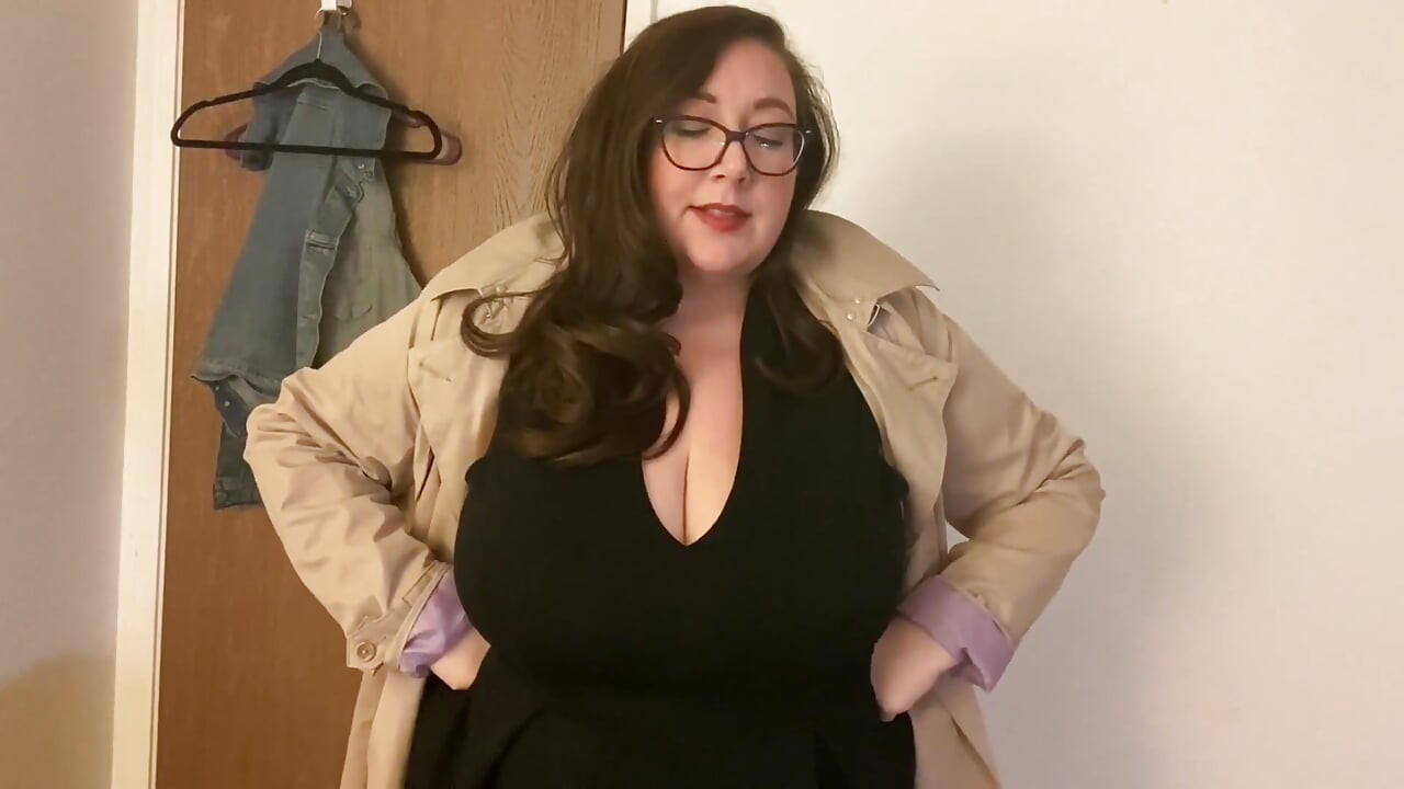 BBBW stepmom wears a strap on custom 2