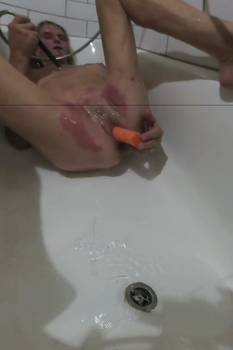 Lizzy Yum SEPTEMBER 2026 bathing masturbation