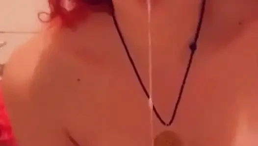 Плюй на дилдо и пососи это так грязно