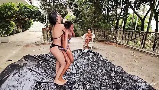 Super Oil Fight of Three Cuties