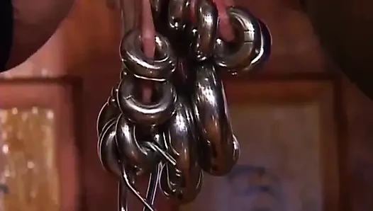 Inked and pierced - cewek-cewek alt dan emo bertato yang ditindik dan ditindik