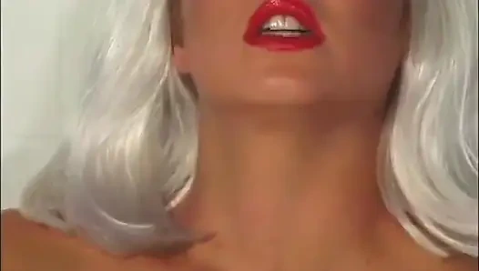 Cewek cantik ini lagi asik orgasme pakai timun sampai orgasme