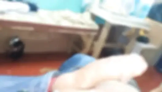 Istri pinay nyepong kontolku setelah mandi