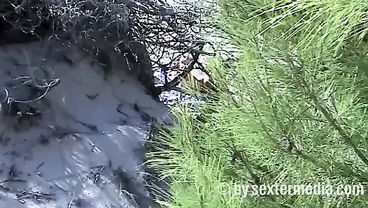 Plajda Çıplak Çıplak Kahverengi Esmer Üstsüz