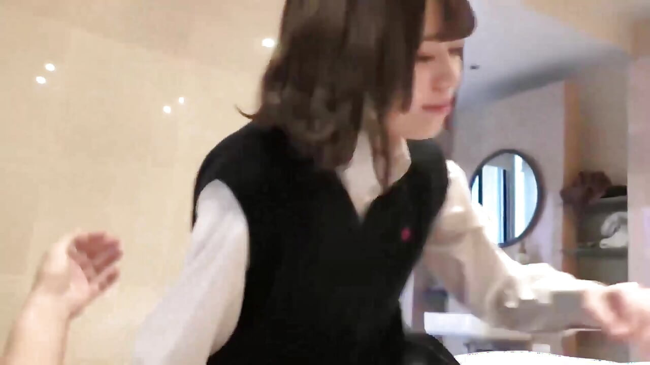 Šukání teenagerky s vysokoškolskou uniformou