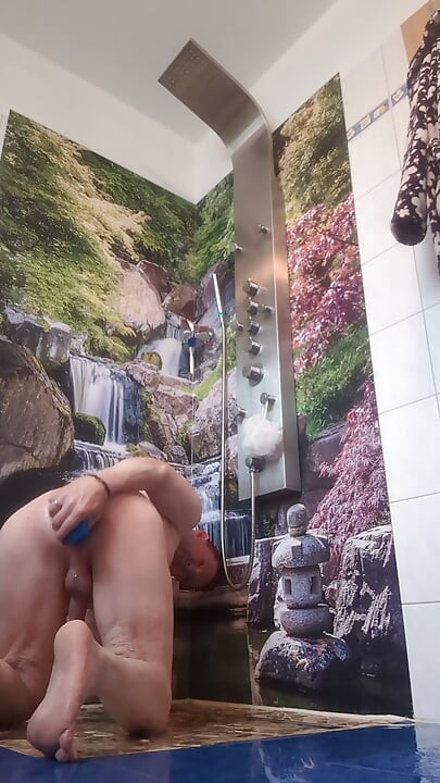 Smash me XXL Buttplug under shower