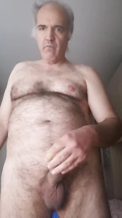 Žudim za seksom, drkam 3 puta dnevno