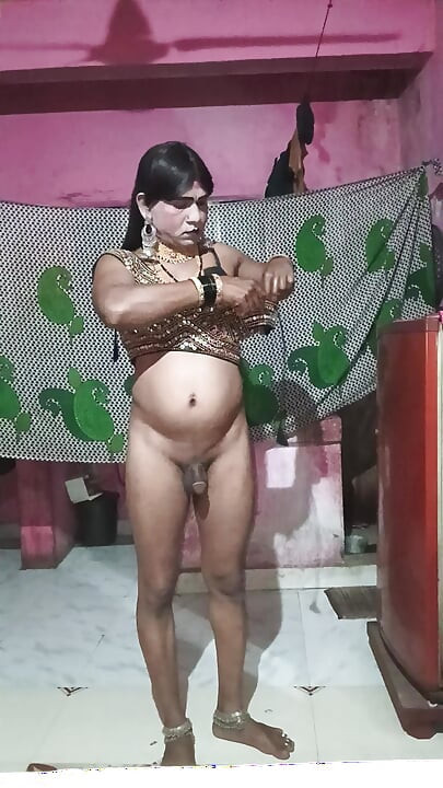 Madhuri Bhabhi Aaj Kali Sari Paheni Apni Gand 2 Andedali