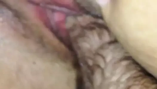 Fisting mature et étirement de la chatte