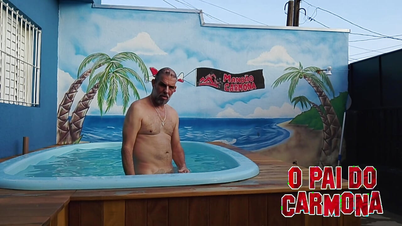 AiDoCarmona enjoying a pool wanting to fuck an ass