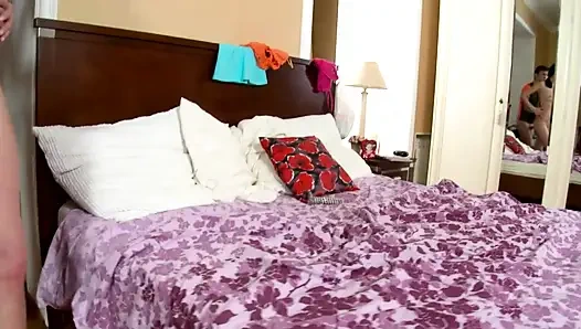 Gadis mungil seks anal pakai dildo sampai dicrot di dalam