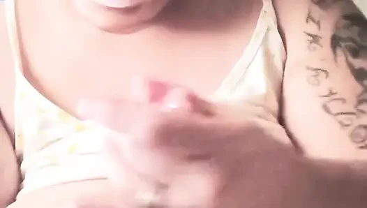 Nyepong kontol dan ngentot kondom itu
