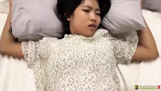 Johntronx - beyaz elbiseli sevimli Asyalı amatör sert sikiliyor