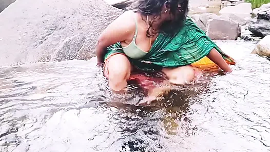Seidentante, bad im freien sex im Wasserfall, Telugu, Dirtytalk.