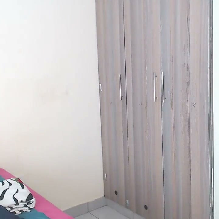 یک بوسه از تو، و بقیه دنیا رو فراموش می‌کنم.