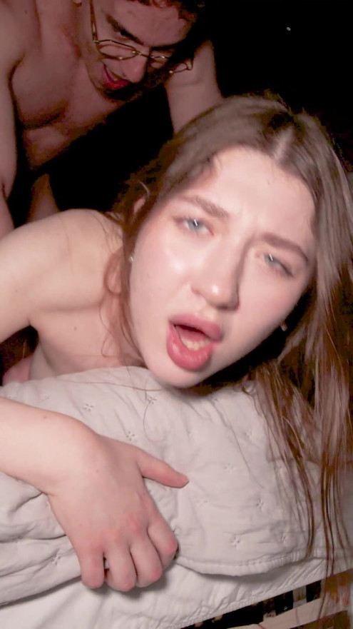 Real Sex in a Dark Room, with an Athletic Big Ass Teen, She Cums From Me and Takes Deep, She Likes It