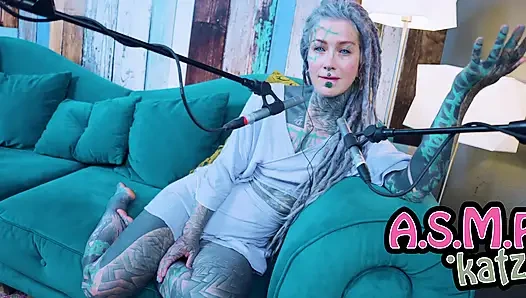 Я говорю о N - Необходимо - подкаст ASMR, SFW говорящая готесса худенькая девушка дред, татуированная модель татуированная девушка