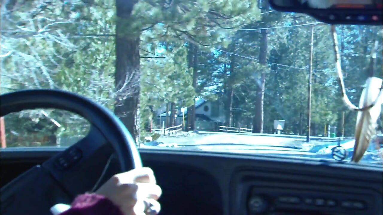 Sexy a nadržená holka si nechá vylízat a udeřit kundičku